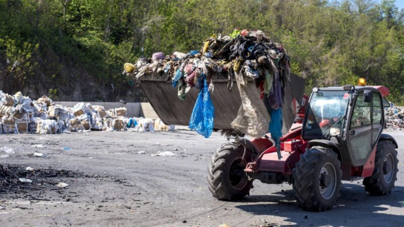 Propozycja podniesienia opłat za zagospodarowanie odpadów w Zamościu spotyka się z oporem radnych