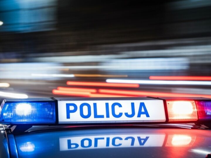 Seniorzy w obronie przed oszustami: Policja edukuje w Zamościu