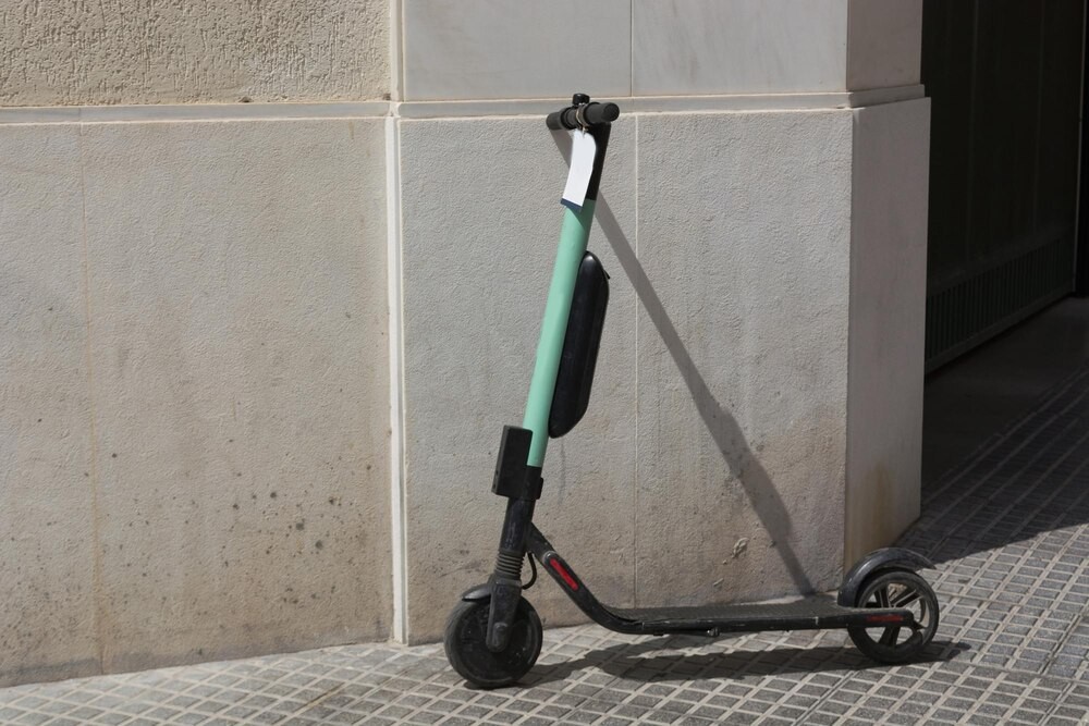 Kaski obowiązkowe dla młodych rowerzystów i hulajnóg – nowa era bezpieczeństwa!