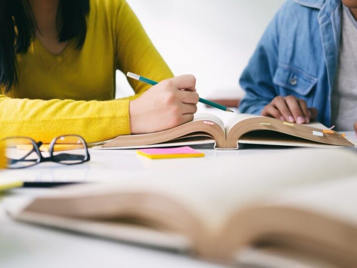 Wirtualna podróż po Zespole Szkół w Zwierzyńcu – odkryj nowoczesną edukację!