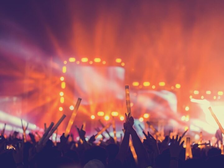 Kabaret Moralnego Niepokoju: Świąteczna premiera „Śnieżynka i Łosie św. Mikołaja”!