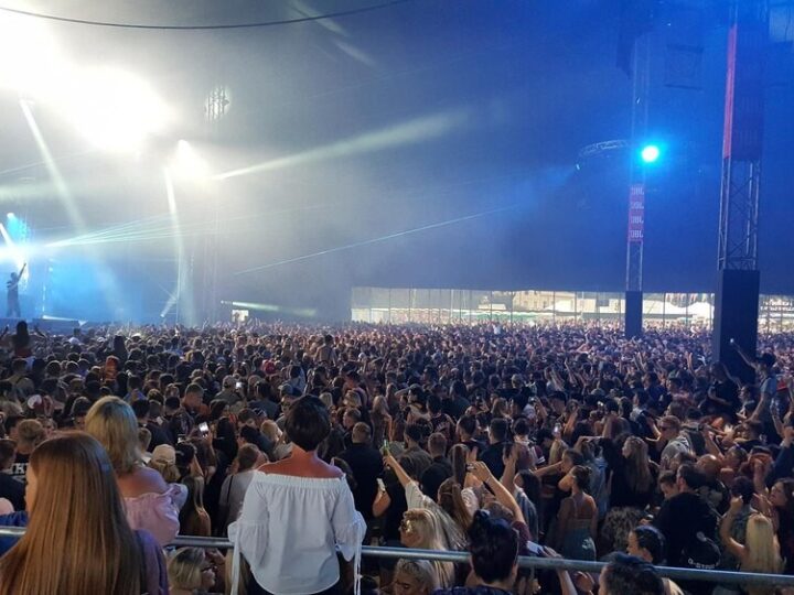 Muzyczna podróż z Ponad Chmurami: Koncert „Bujający w obłokach” już 7 lutego!