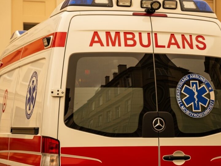 Policjanci ratują 89-latkę przed mrozem w jej domu