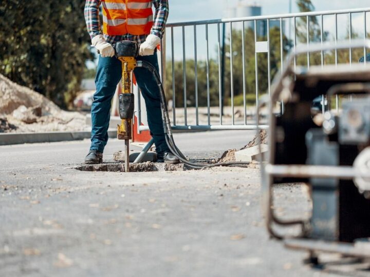 Umowa na 3,5 mln zł na przebudowę drogi powiatowej w Zamościu podpisana!