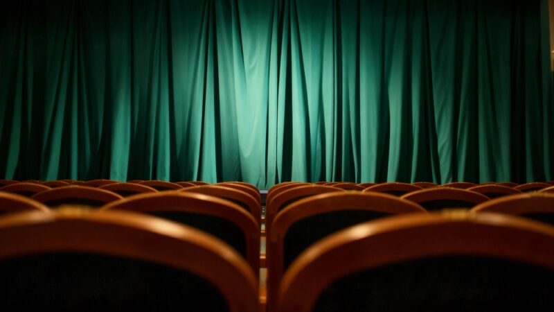 Teatralna komedia o miłości i remontach – bądź gotów na emocje!