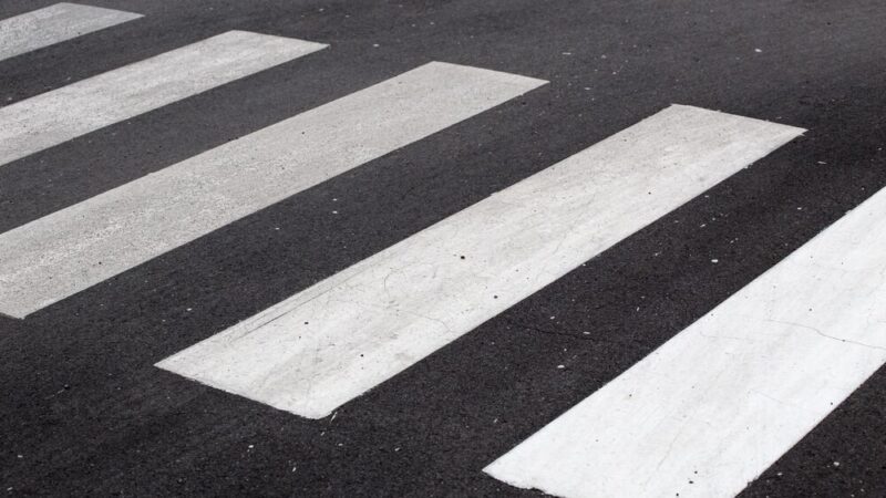 Bezpieczniejsze Sadowa: Nowoczesne przejście dla pieszych i rowerzystów w Zamościu
