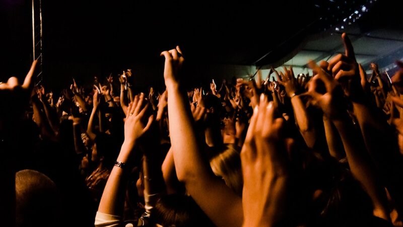 Rodzinny Piknik w Zakłodziu: Sportowa Radość i Muzyczne Szaleństwo!