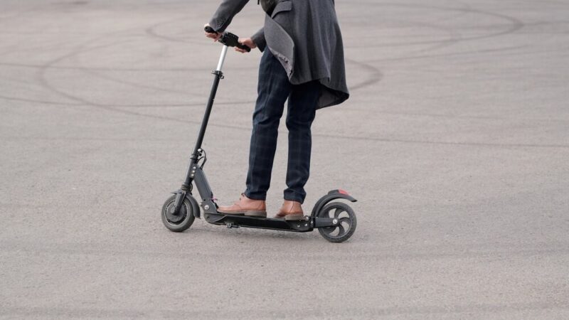 Motorowerzyści na drodze: jak uniknąć wypadków?