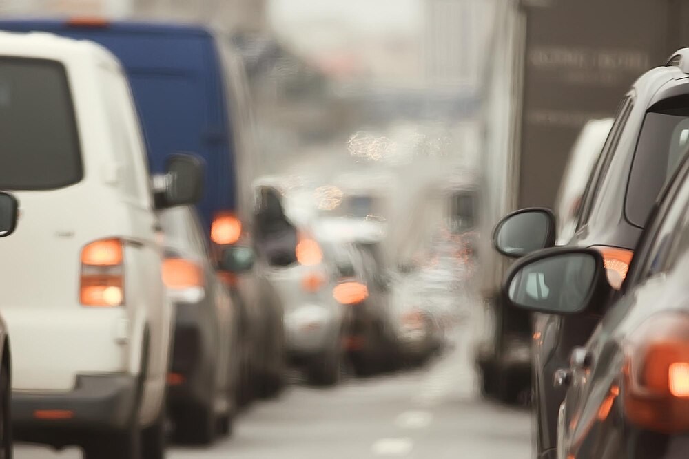 Ograniczenia w ruchu drogowym na Wszystkich Świętych: co powinien wiedzieć każdy kierowca?