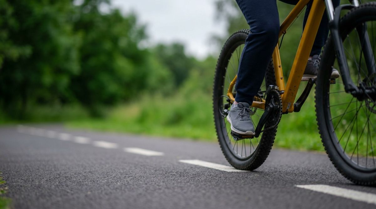 Bezpieczne rowerowe przygody: Uczniowie SP nr 2 w Zamościu z nowymi kaskami