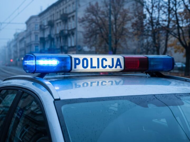 Bezpieczniej na drogach: apel o widoczność pieszych i kierowców w trudnych warunkach pogodowych